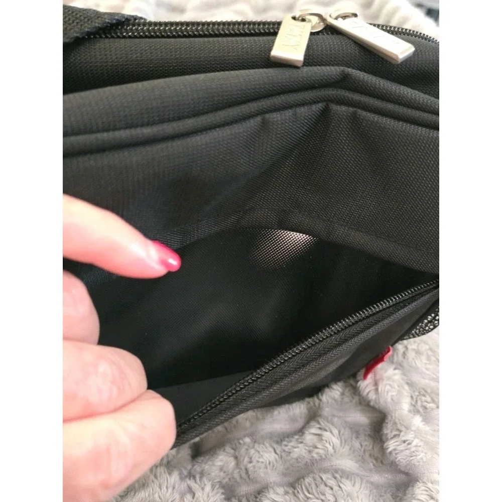 Tatay Lunch Bag Unisex Black W/ Strap Zip Up Lid.  EUC!!